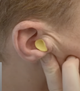 Wie setze ich die Ohrstöpsel in meine Ohren ein?